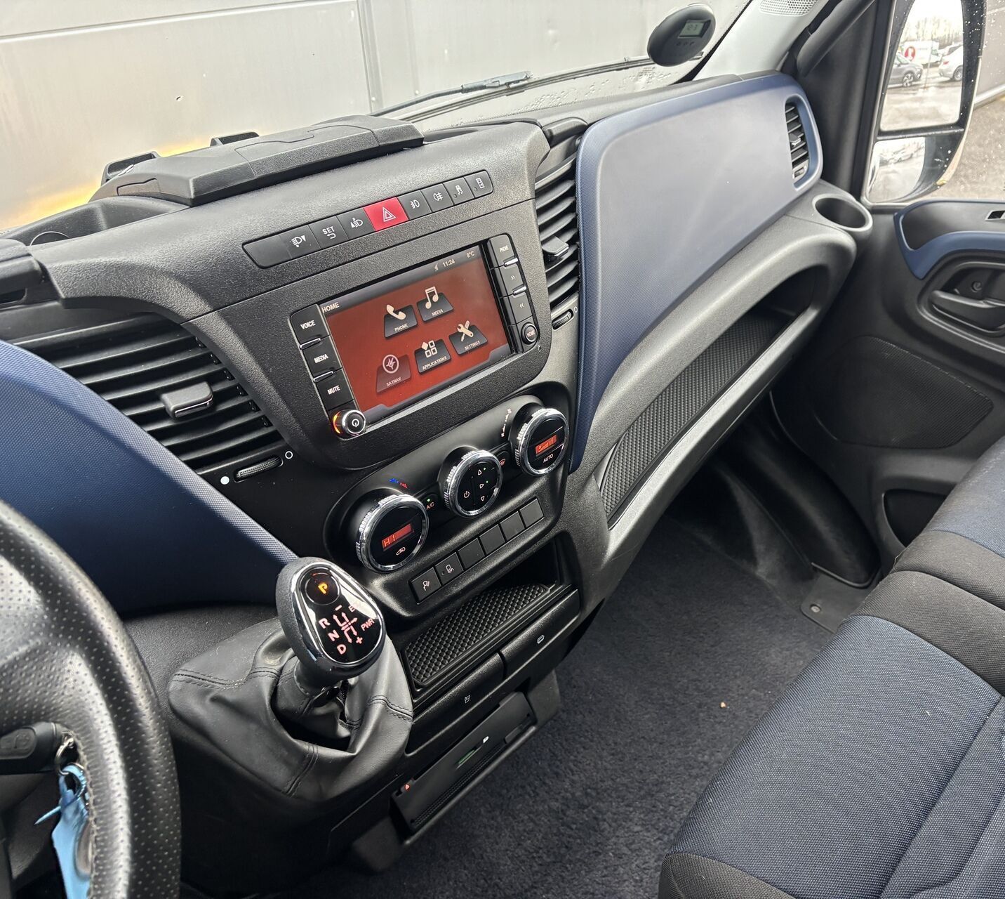 Grå Iveco Daily fra 2017