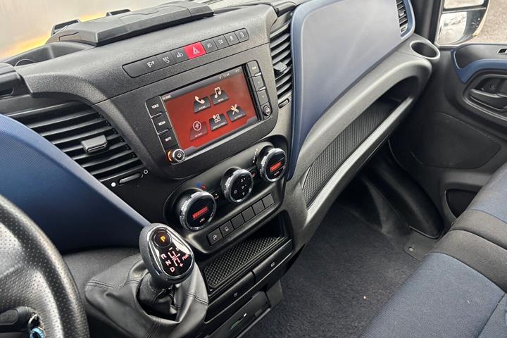 Grå Iveco Daily fra 2017