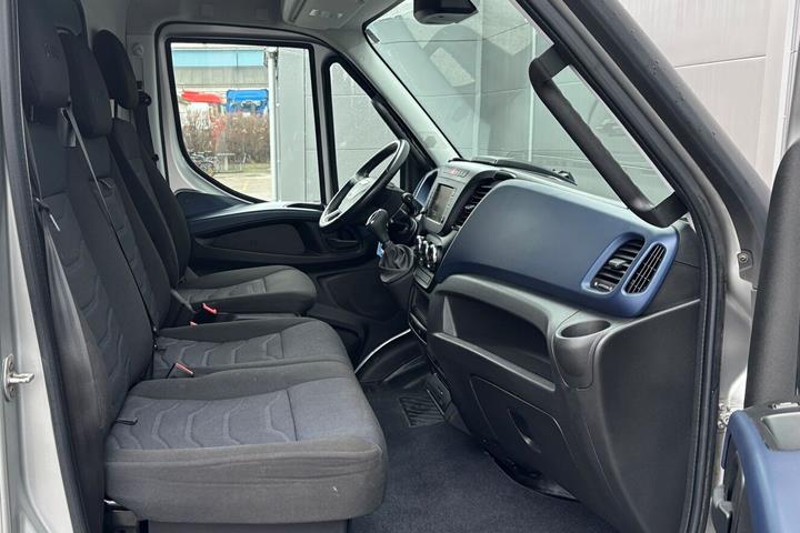 Grå Iveco Daily fra 2017