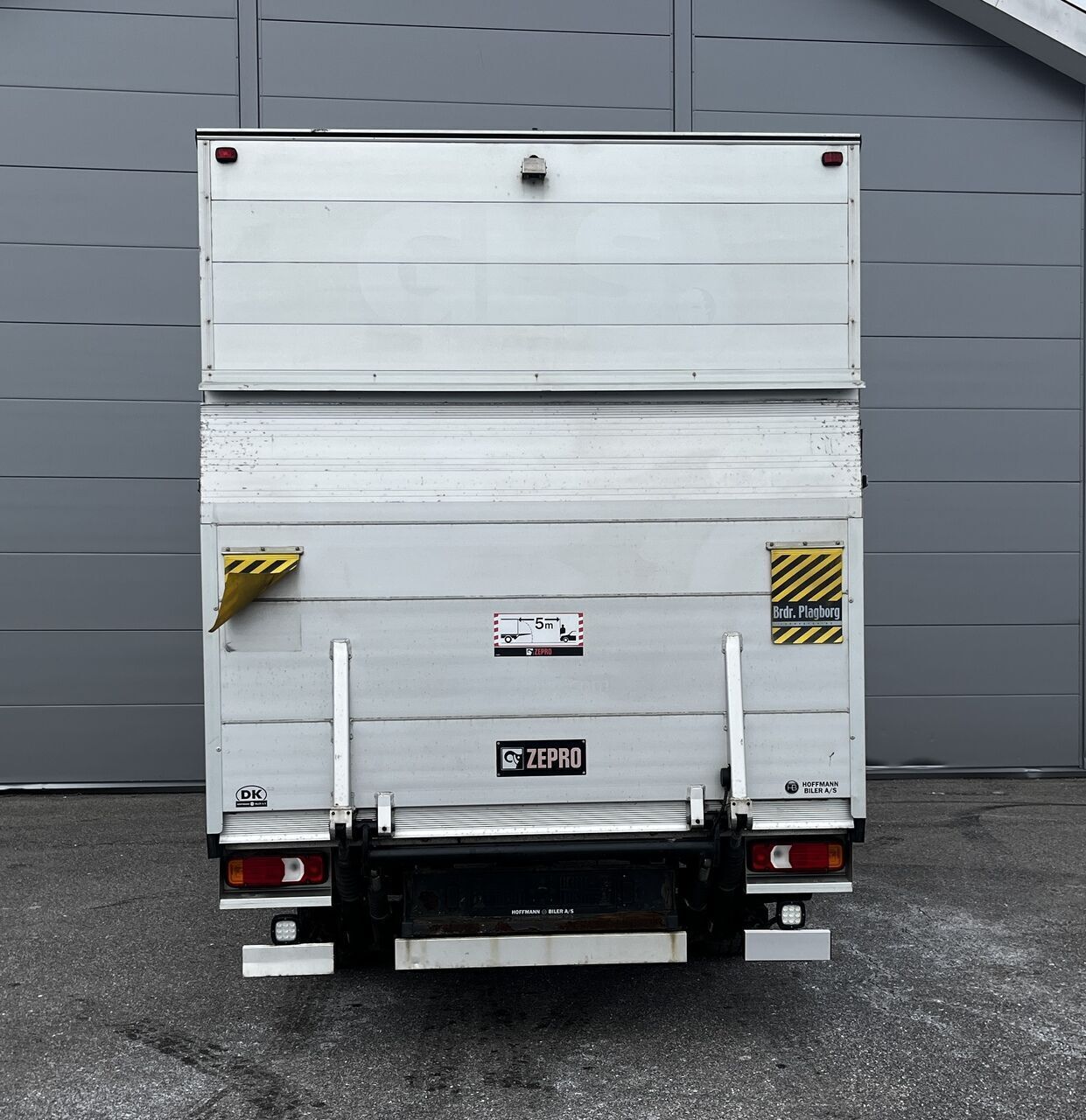 Iveco Daily 2,3 35S16 4100mm D m/Alukasse med lift Hi-Matic 156HK Van 8g Aut.