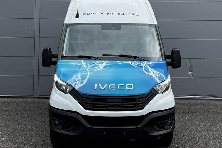 Hvid Iveco eDaily fra 2025 set udefra
