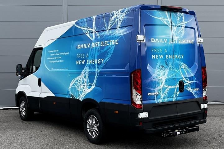 Hvid Iveco eDaily fra 2025 set udefra