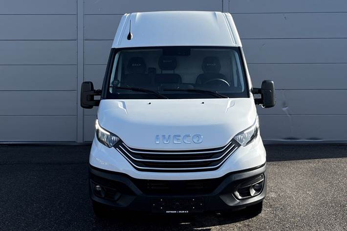 Hvid Iveco Daily fra 2023