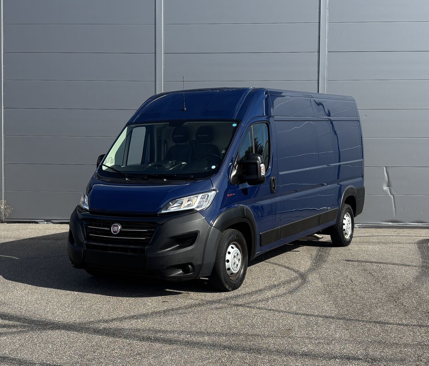 Blå Fiat Ducato fra 2019