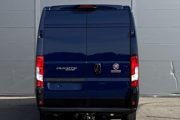 Blå Fiat Ducato fra 2019