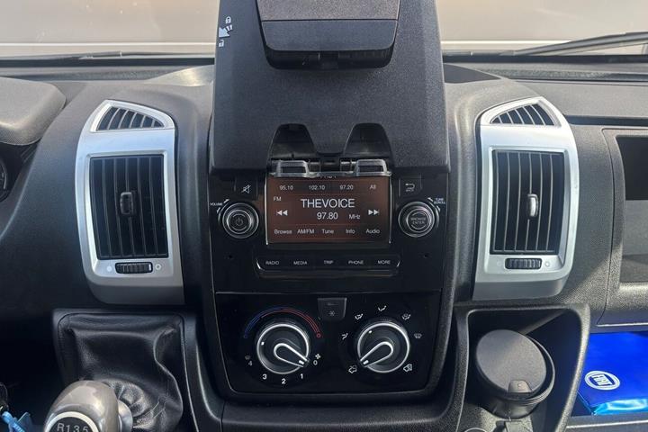 Blå Fiat Ducato fra 2019
