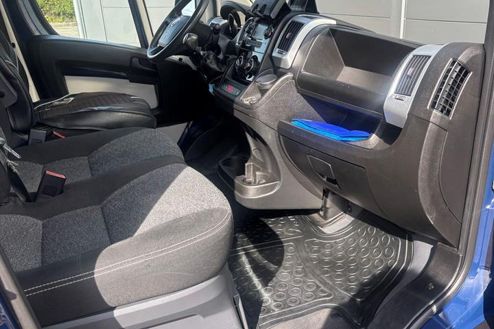 Blå Fiat Ducato fra 2019