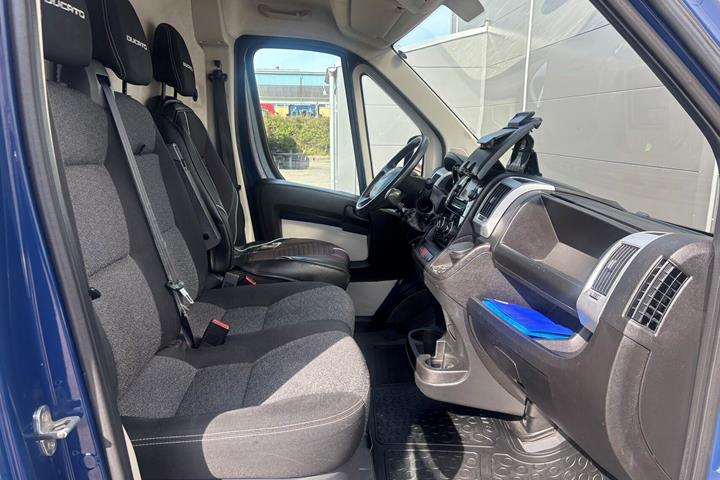 Blå Fiat Ducato fra 2019