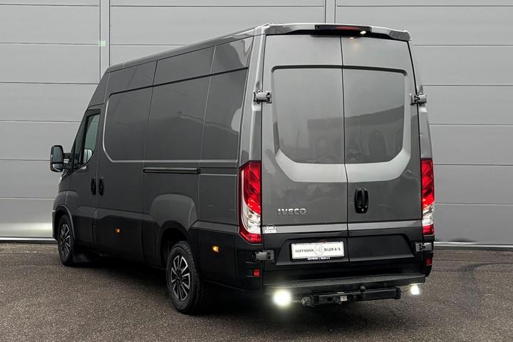 Grå Iveco Daily fra 2021