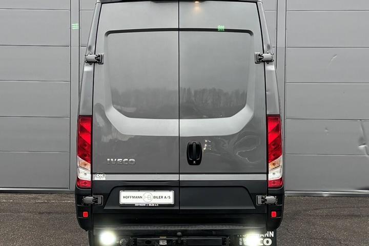 Grå Iveco Daily fra 2021