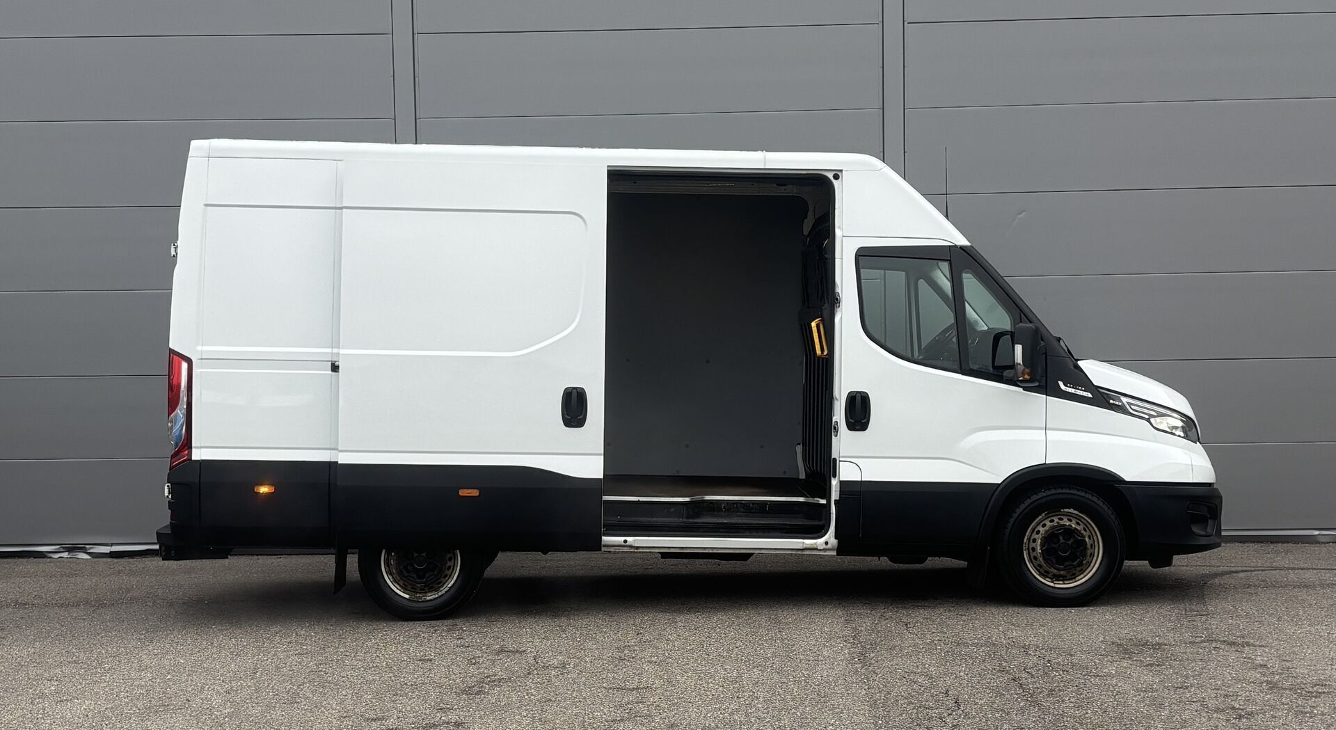Iveco Daily 3,0 35S18 12m3 D 180HK Van 8g Aut.