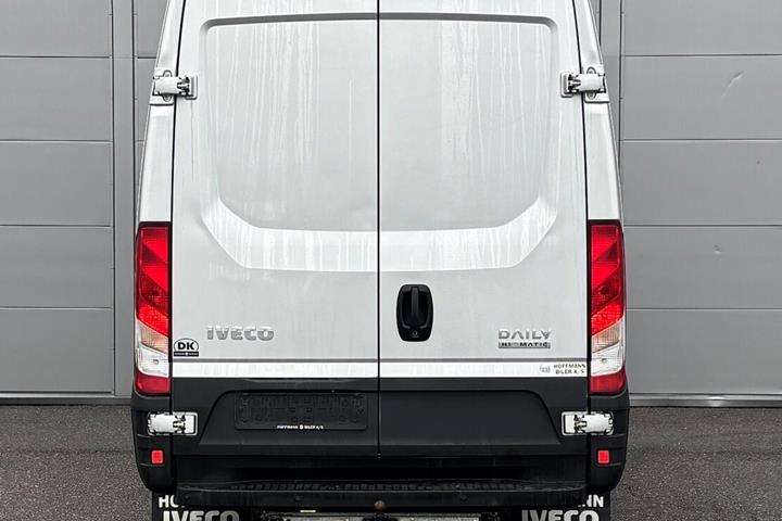 Grå Iveco Daily fra 2017