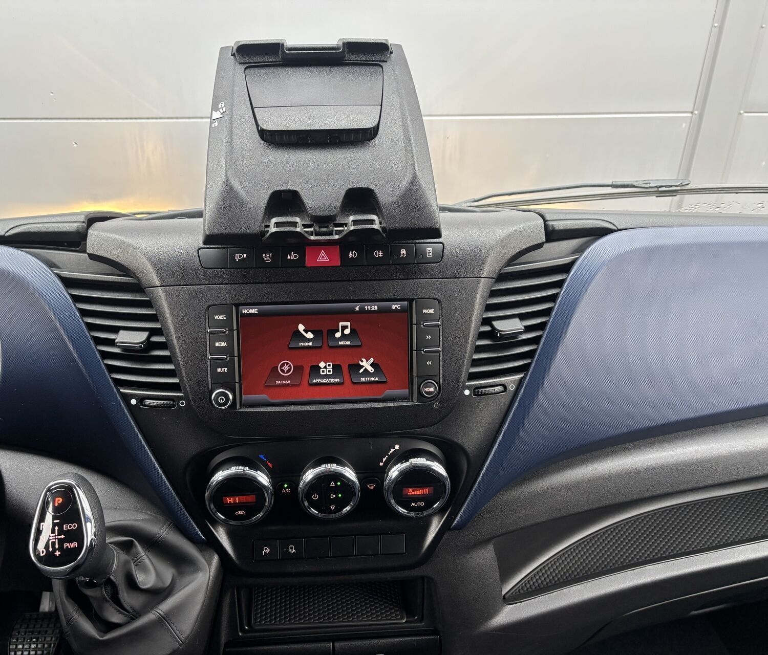 Grå Iveco Daily fra 2017