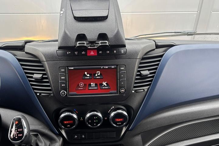Grå Iveco Daily fra 2017