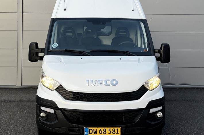 Hvid Iveco Daily fra 2016