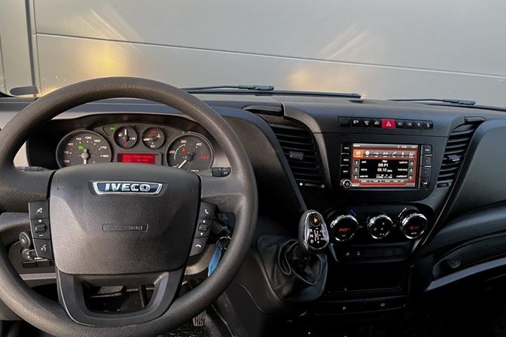 Hvid Iveco Daily fra 2016