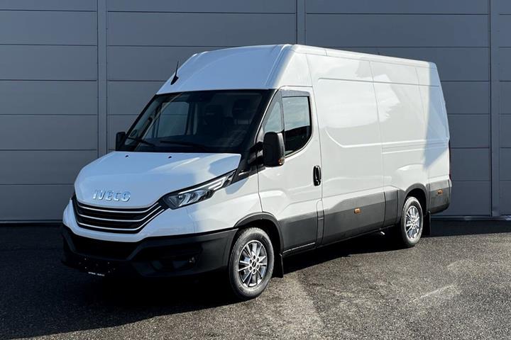 Hvid Iveco Daily fra 2023