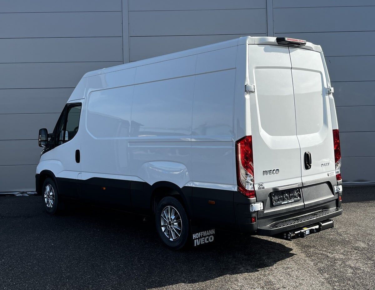 Hvid Iveco Daily fra 2023
