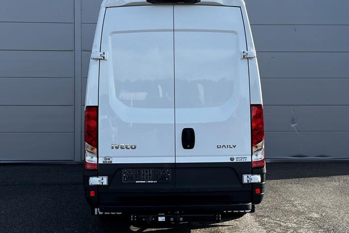 Hvid Iveco Daily fra 2023