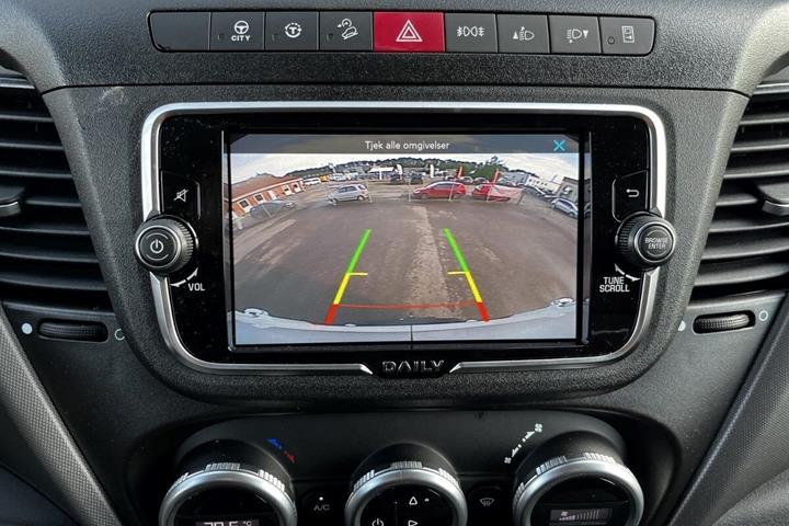 Hvid Iveco Daily fra 2023