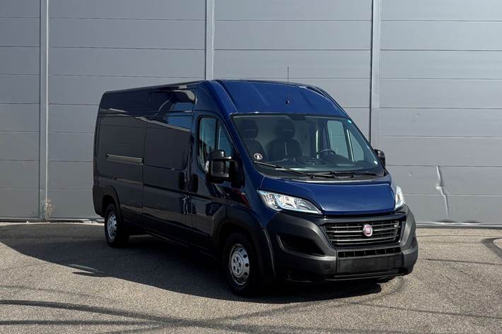 Blå Fiat Ducato fra 2019