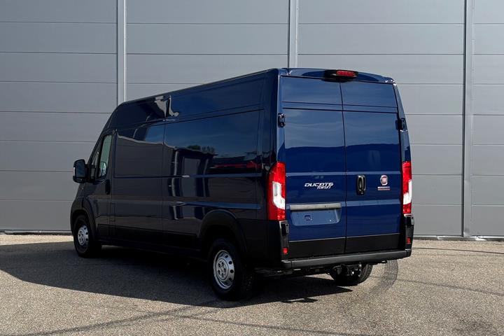 Blå Fiat Ducato fra 2019