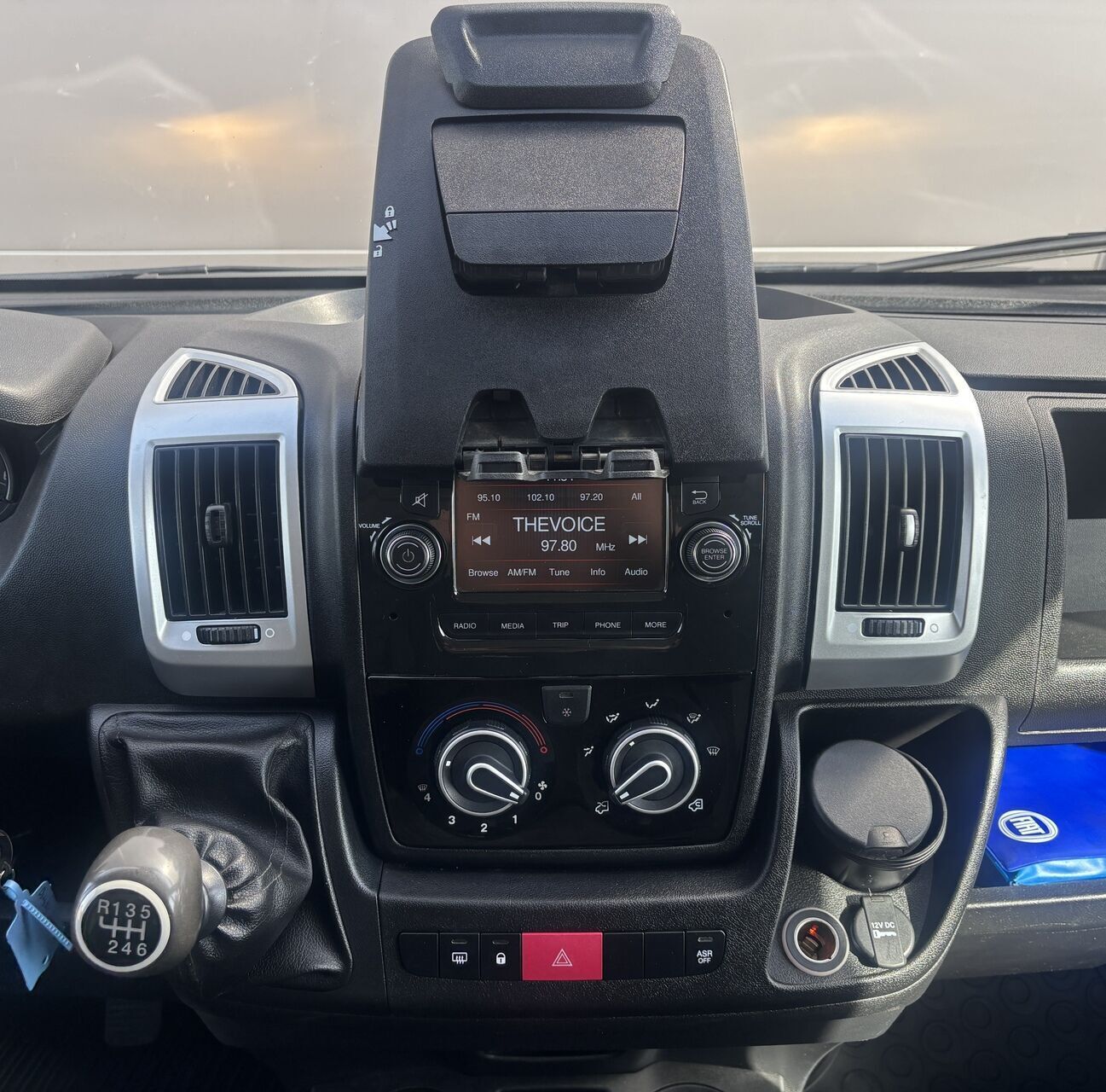 Blå Fiat Ducato fra 2019