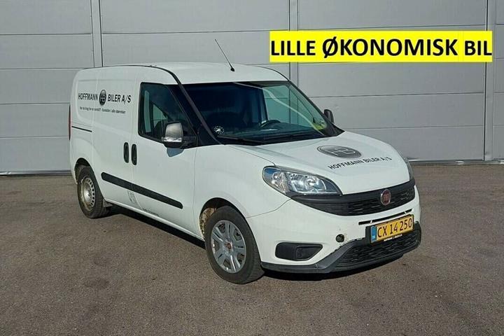 Hvid Fiat Doblò fra 2016 set udefra