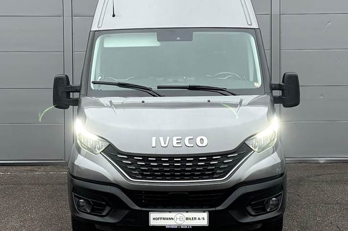 Grå Iveco Daily fra 2021