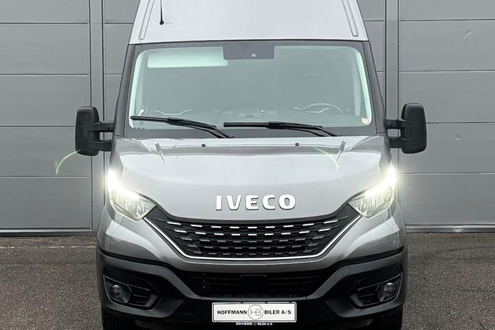 Grå Iveco Daily fra 2021