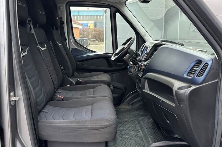 Grå Iveco Daily fra 2021