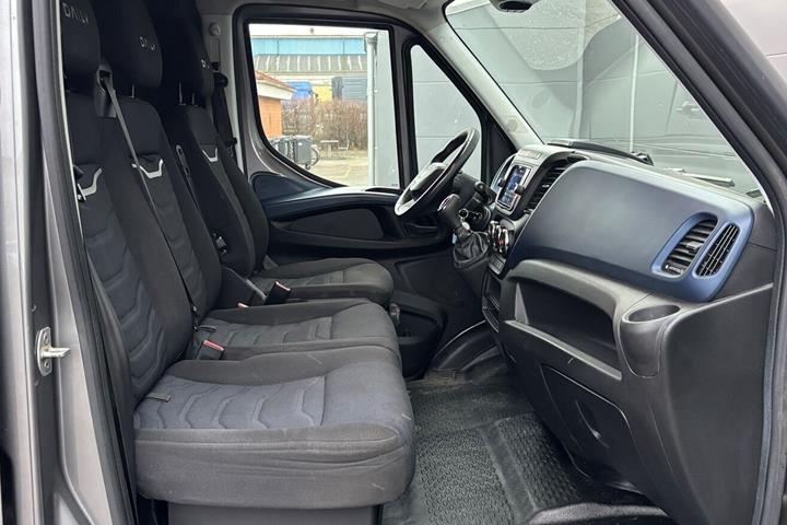 Grå Iveco Daily fra 2021
