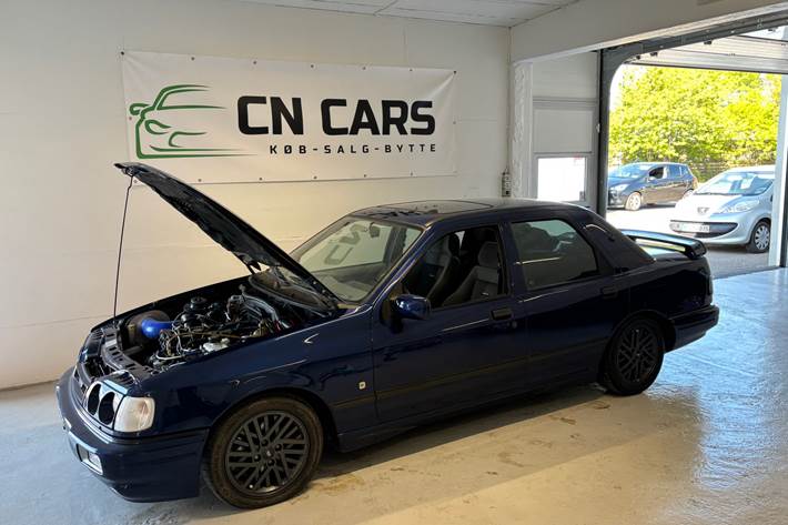 Blå Ford Sierra fra 1989 set udefra