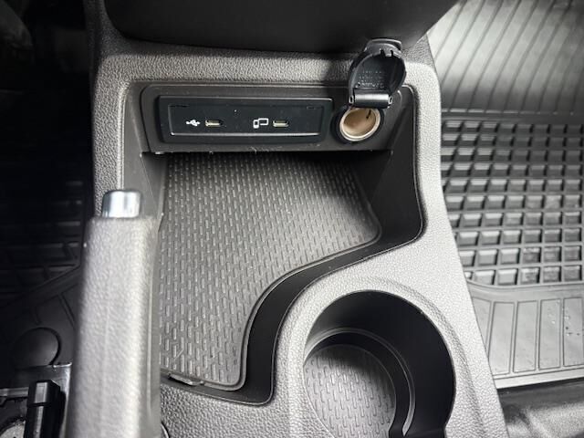 Hvid Mercedes Citan fra 2023 set indefra