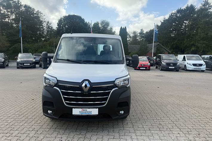 Sølv Renault Master fra 2020