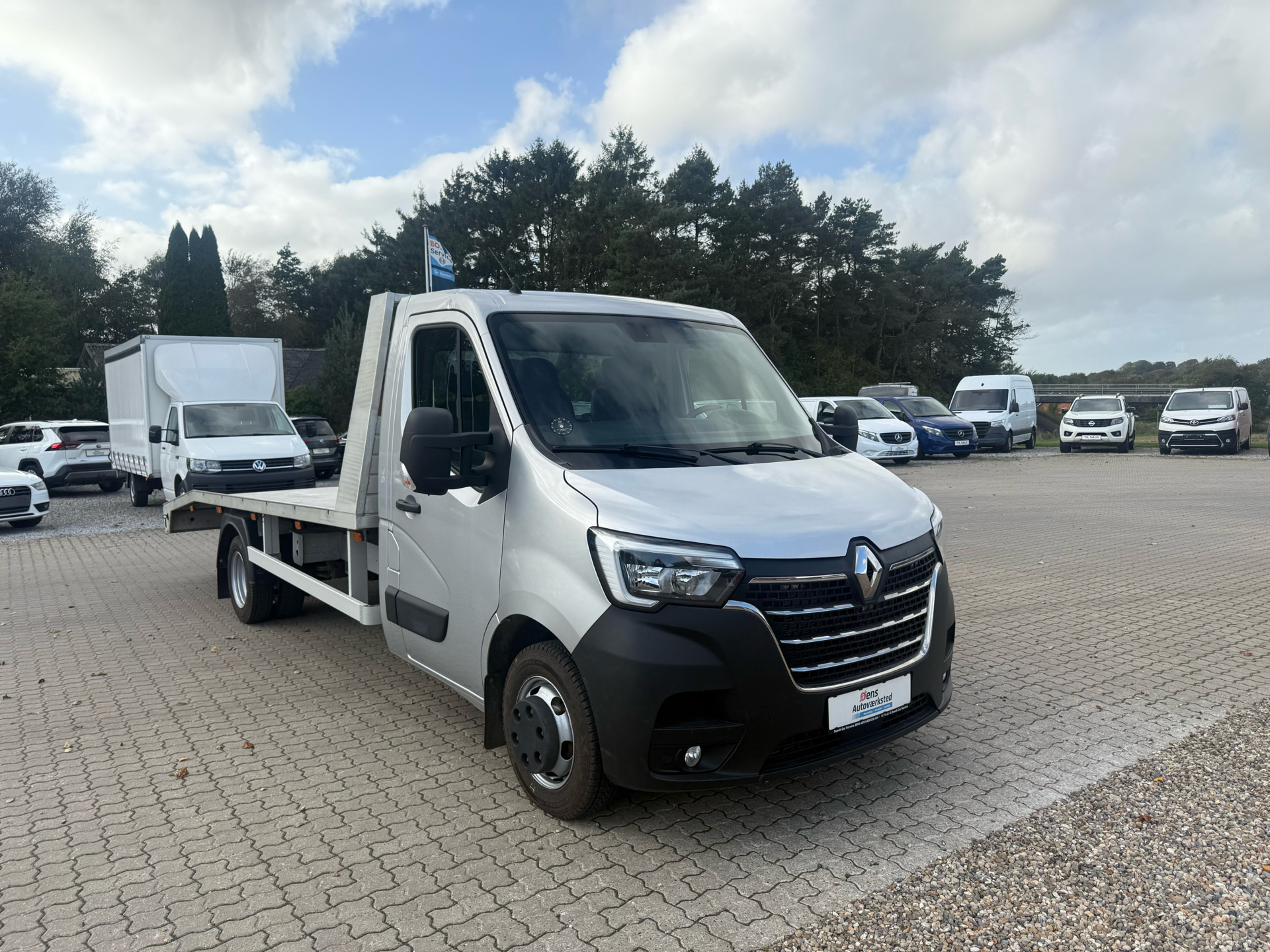Sølv Renault Master fra 2020