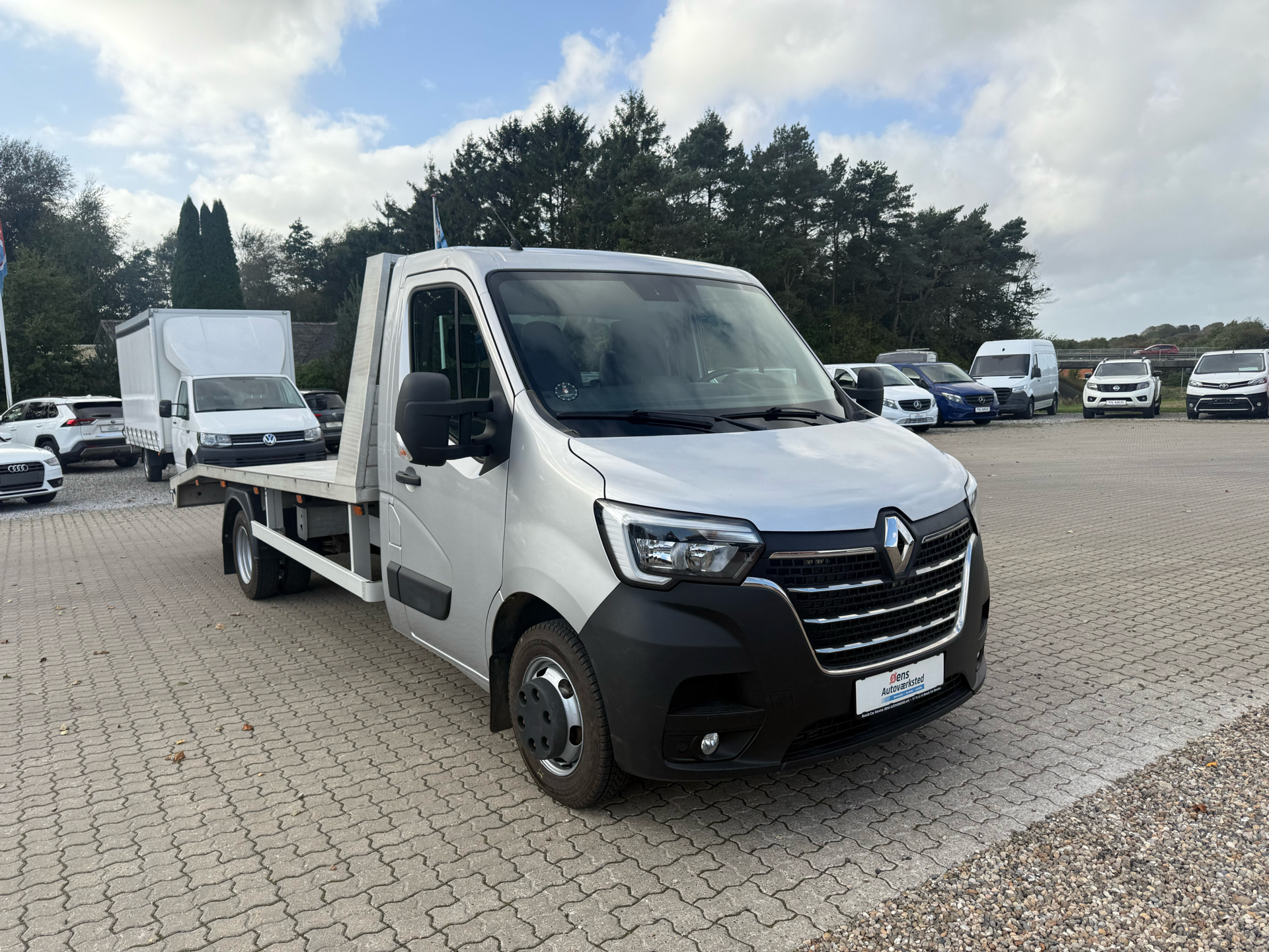 Sølv Renault Master fra 2020