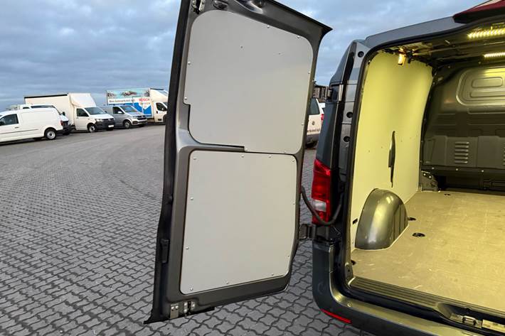 Grå Mercedes Vito fra 2021