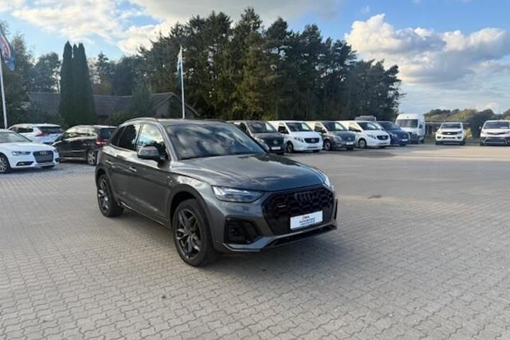 Grå Audi Q5 fra 2022 set udefra