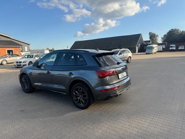 Grå Audi Q5 fra 2022