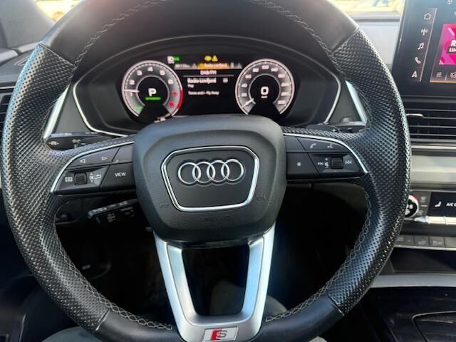 Grå Audi Q5 fra 2022