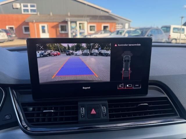 Grå Audi Q5 fra 2022