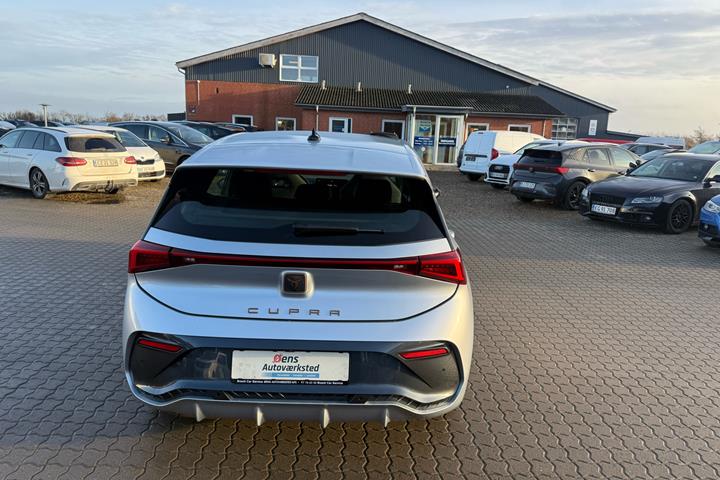 Sølv Cupra Born fra 2023