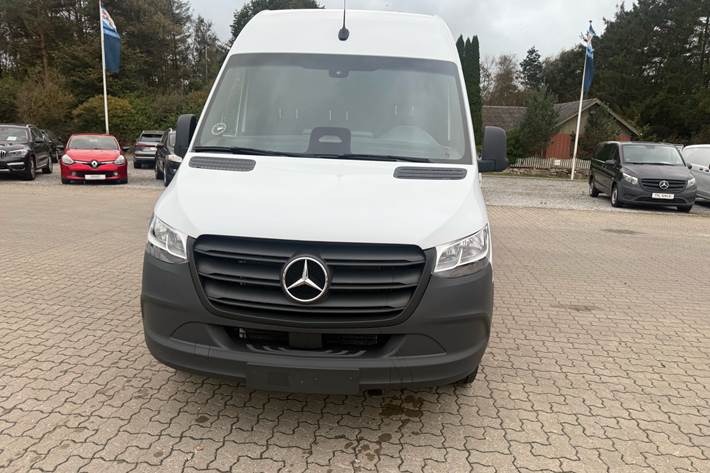Hvid Mercedes Sprinter fra 2025