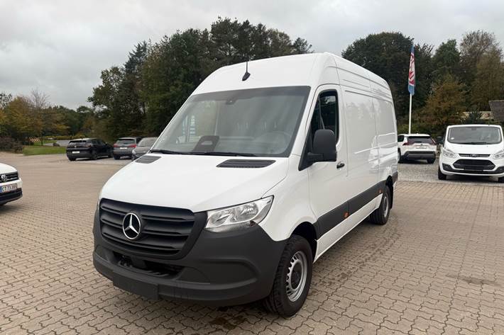 Hvid Mercedes Sprinter fra 2025