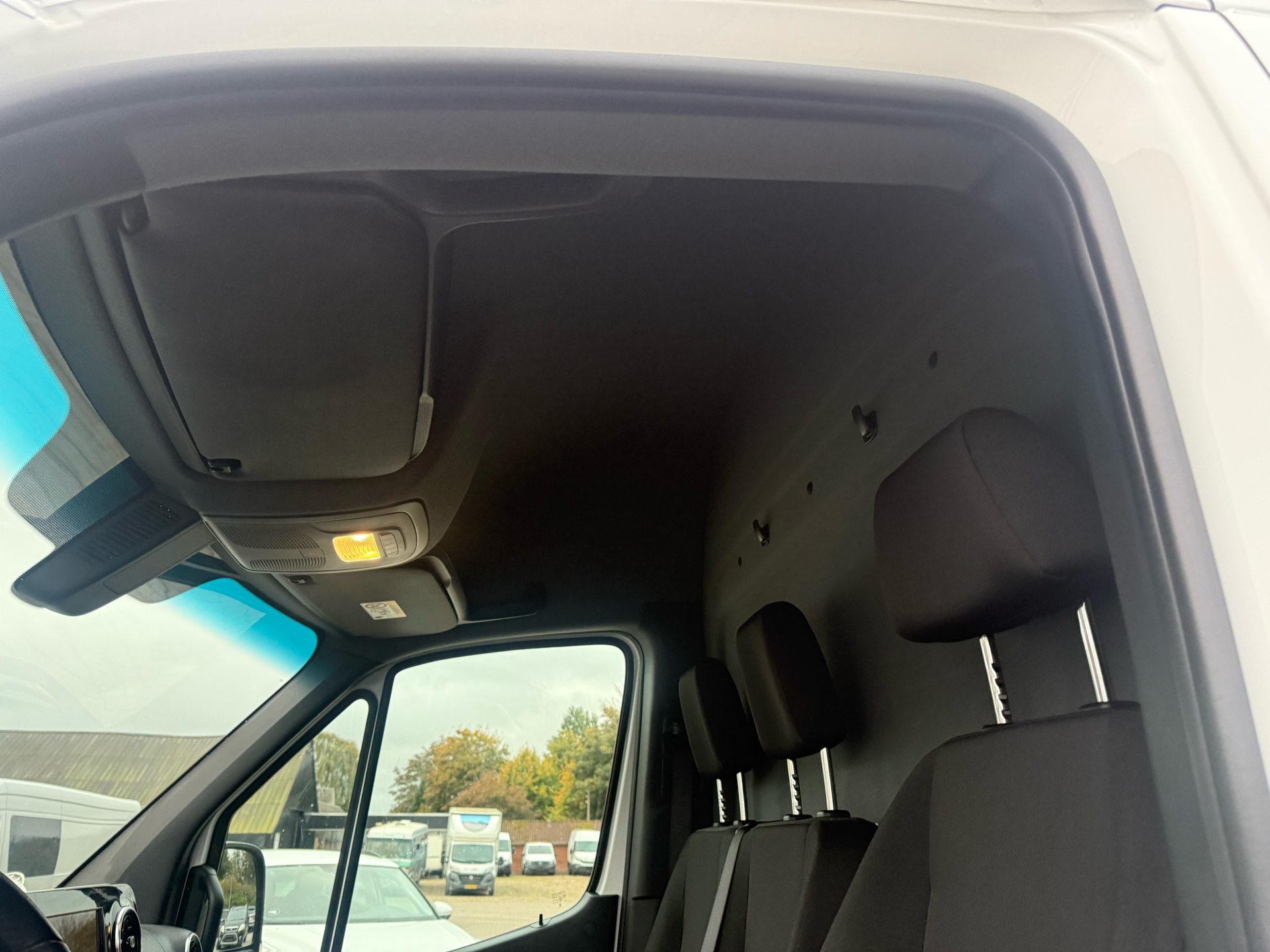 Hvid Mercedes Sprinter fra 2025