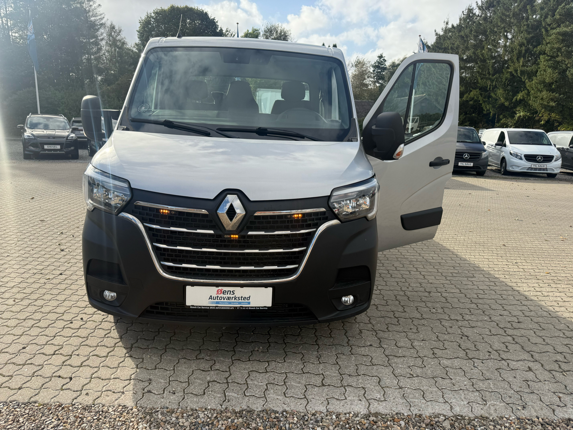 Sølv Renault Master fra 2020
