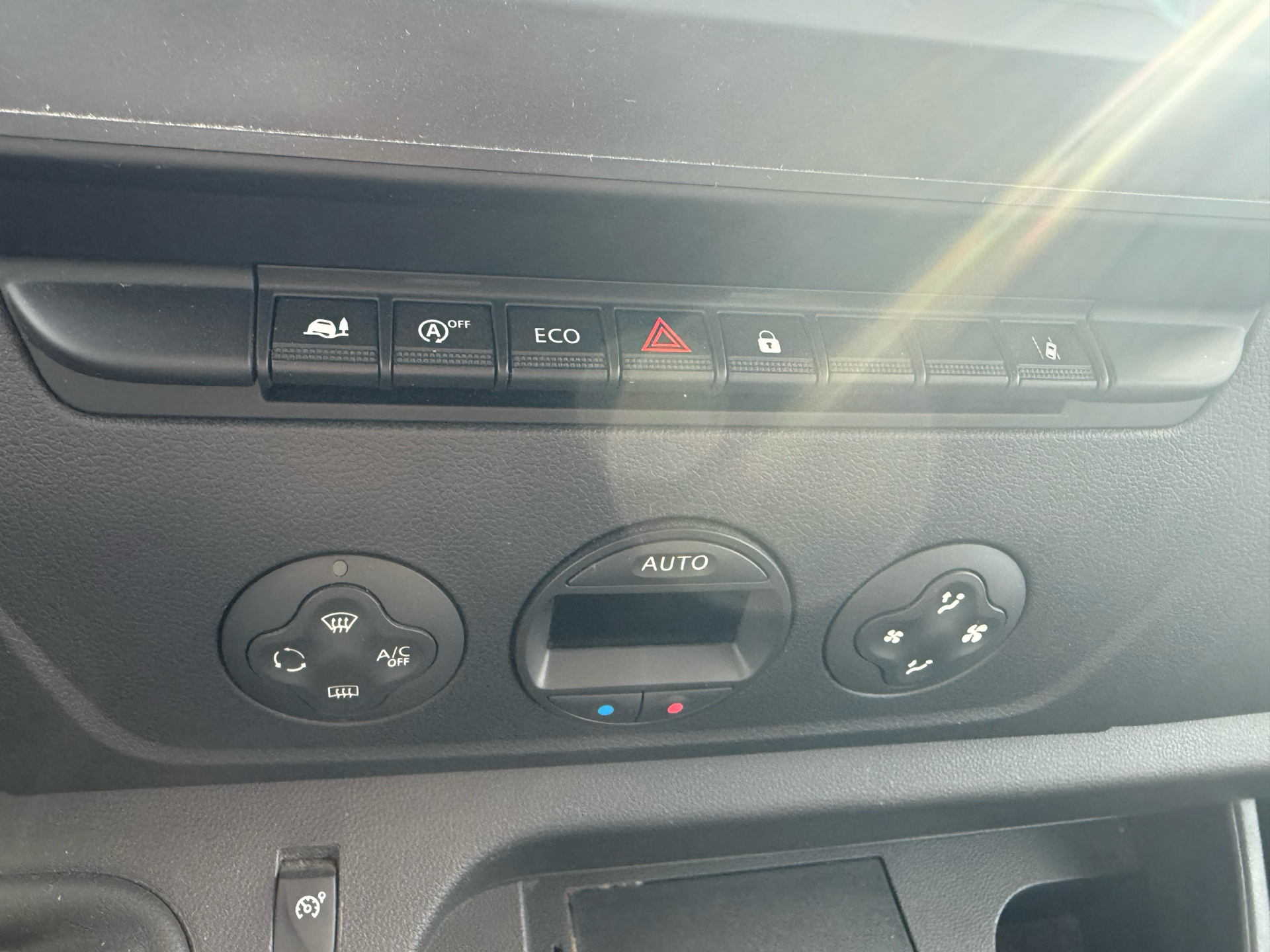 Sølv Renault Master fra 2020