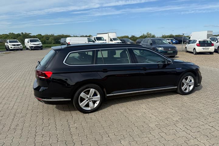 Sort VW Passat fra 2022