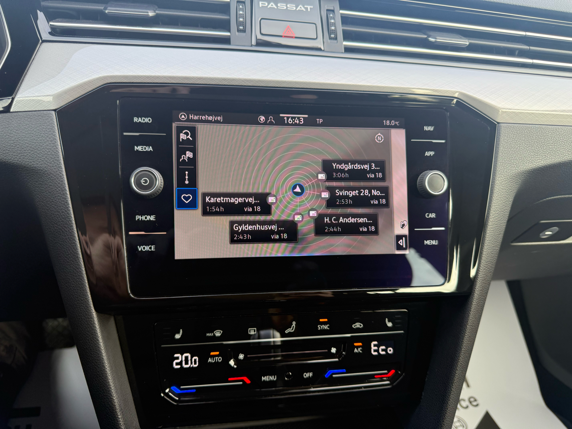 Sort VW Passat fra 2022